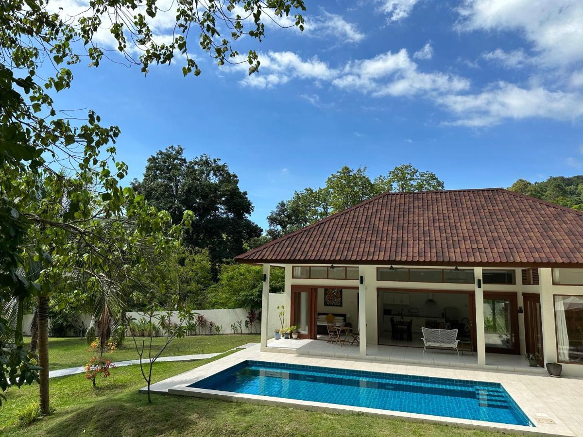 Villa Meranti - Spacious Private Pool Villa Pantai Cenang  Exterior foto
