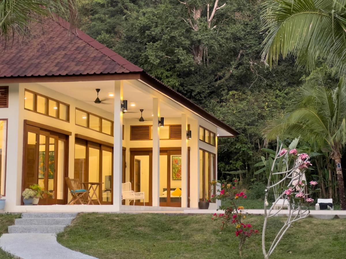 Villa Meranti - Spacious Private Pool Villa Pantai Cenang  Exterior foto