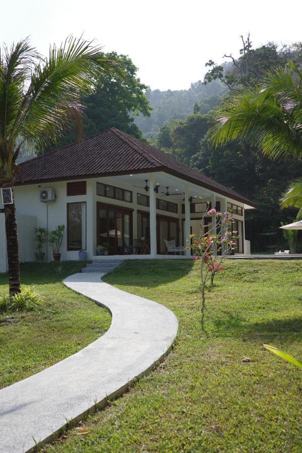 Villa Meranti - Spacious Private Pool Villa Pantai Cenang  Exterior foto